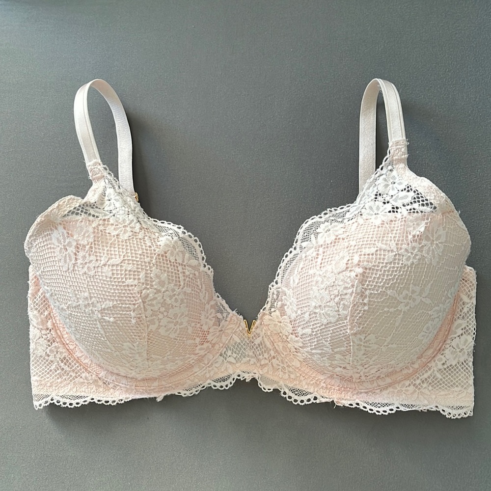 VS Love Cloud Lace Half-Pad Plunge Bra